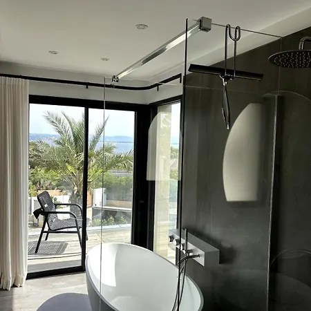 Villa Villa, 700 M *