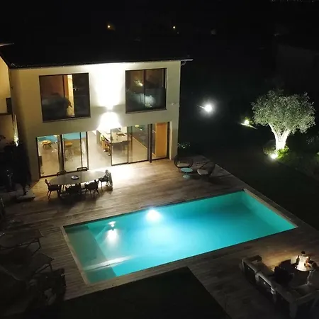 Villa, 700 M *