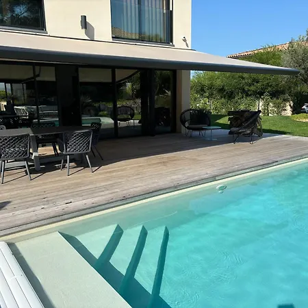 Villa, 700 M
